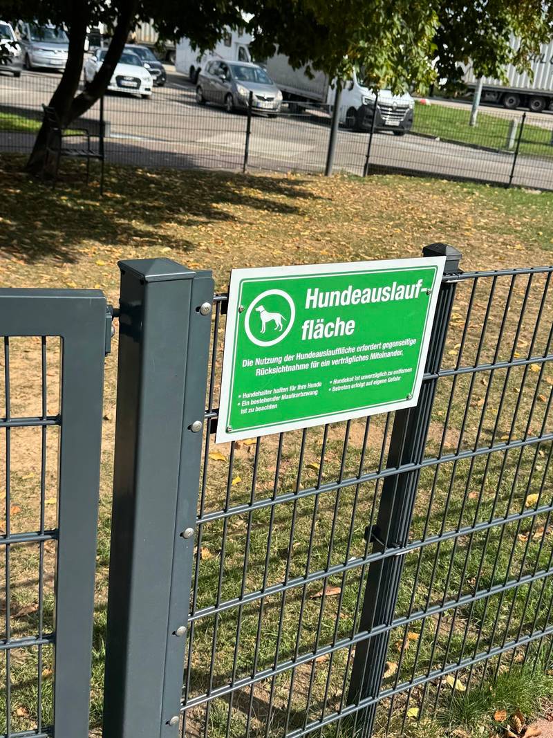 Hundewiese eingezäunt